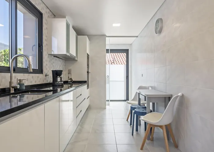 Apartament Contemporary C By Homie