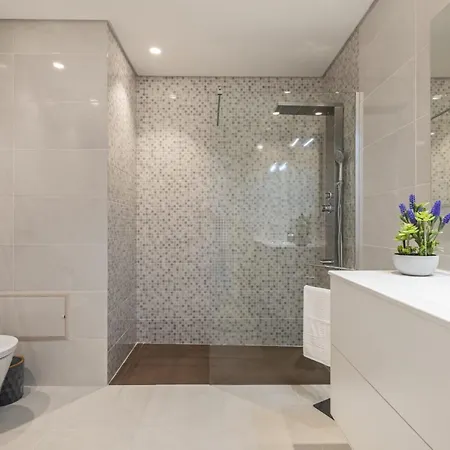 Contemporary C By Homie * Funchal (Madeira)