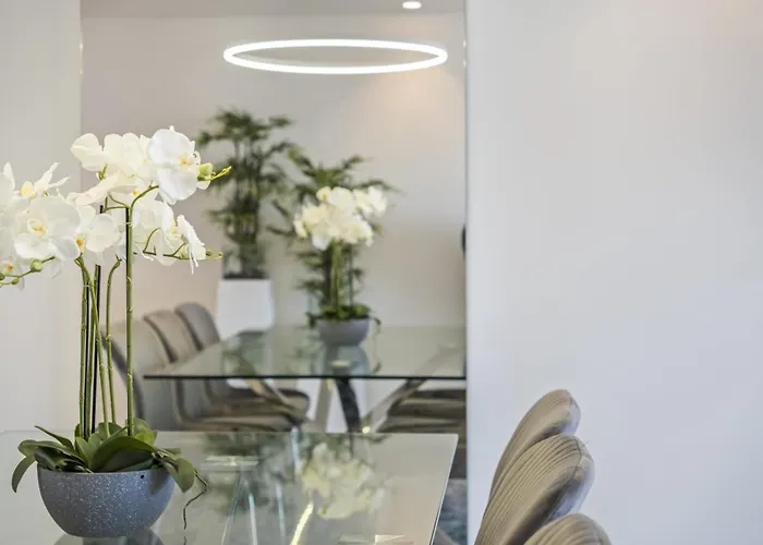 Contemporary C By Homie Apartman Funchal